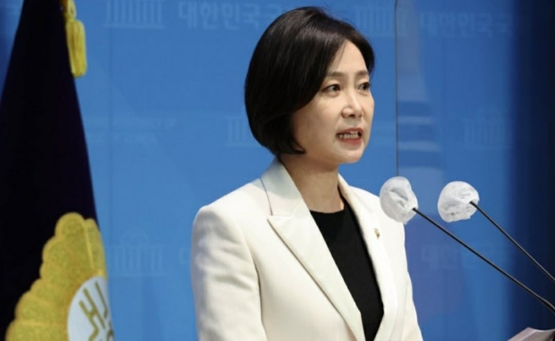 “‘정치 낭인’ 우려 속 허은아, 민주당 합류로 얻을 수 있는 것과 잃을 것”
