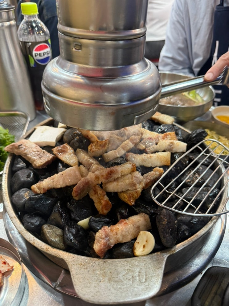  [홍대맛집] 홍대 노포감성 삼겹살 맛집 ‘수정옥돌생소금구이’ 솔직후기 (메뉴,웨이팅)
