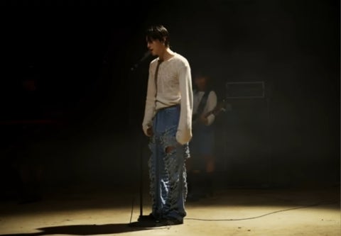 군복 입고 <b>역주행</b> 한 WOODZ(<b>우즈</b>)의 Drowning(드라우닝)을... 