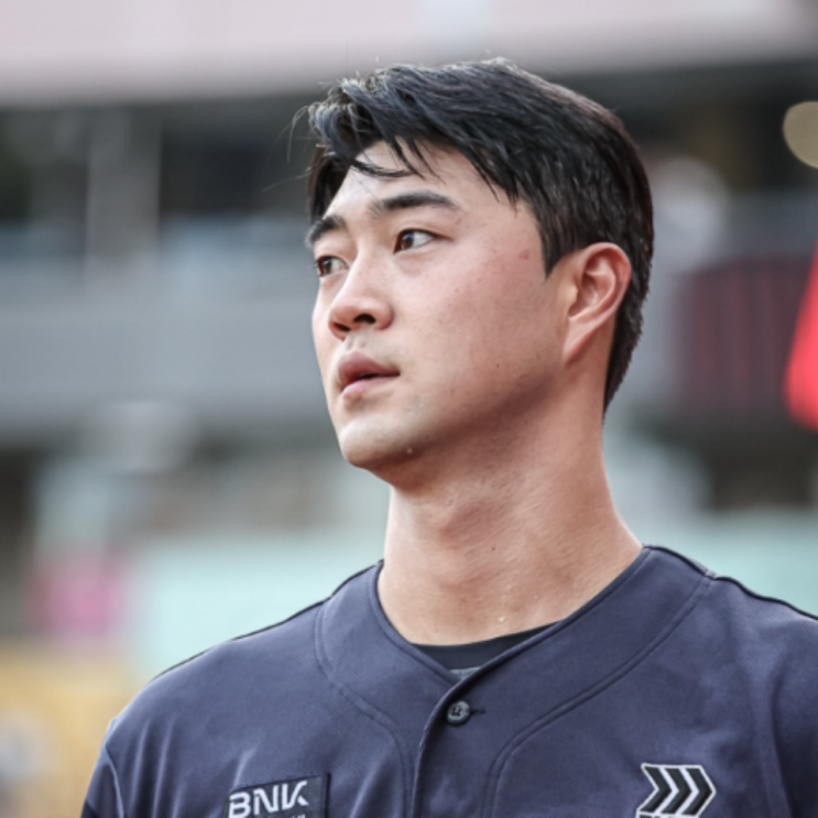 시즌 첫 등판 롯데 윤성빈, 1이닝 9실점 최악투!! 공만 빠르면 머하나, 제구가 형편없는데..(롯데 유망주 윤성빈, 윤성빈 선발등판, 1이닝 7사사구, 157KM)