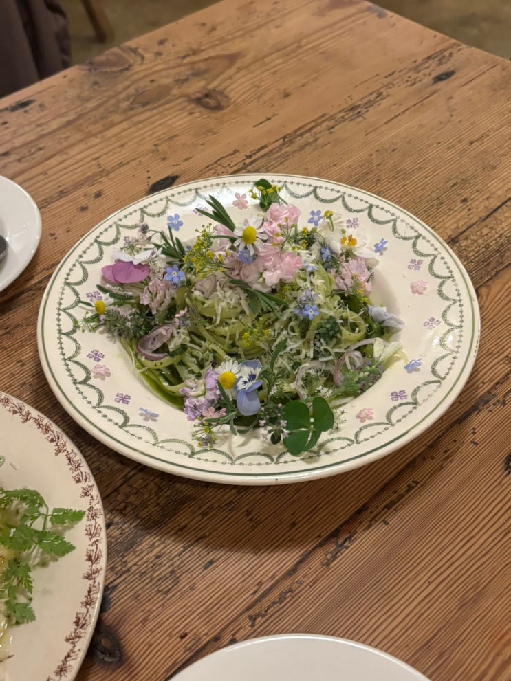  대흥 경의선숲길 유럽 감성 꽃파스타 데이트 맛집 뀌노이