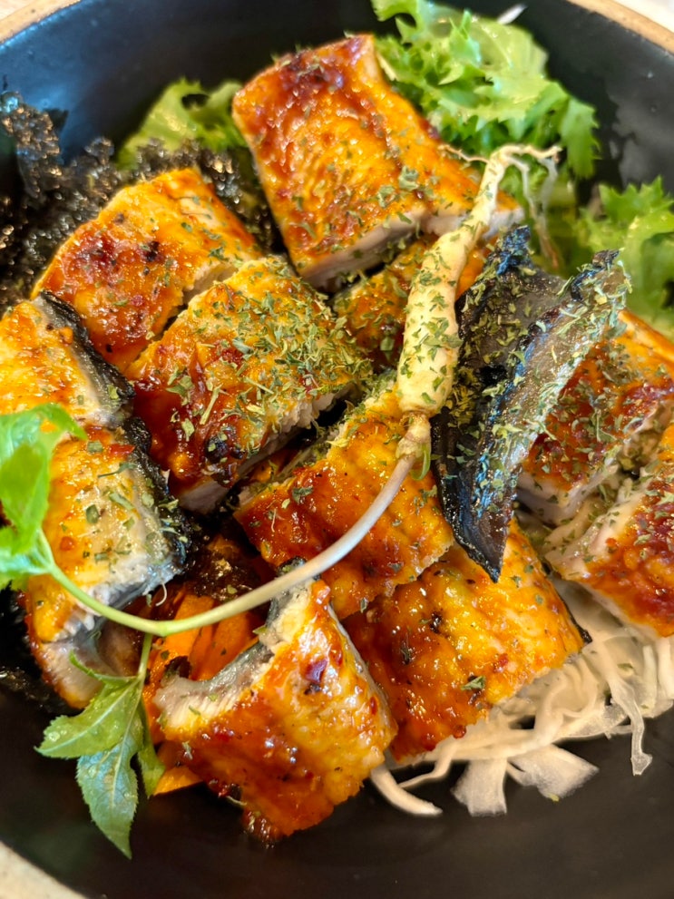  선릉역 직장인 맛집 조용한 룸에서 즐기는 장어 덮밥 '밤장어'