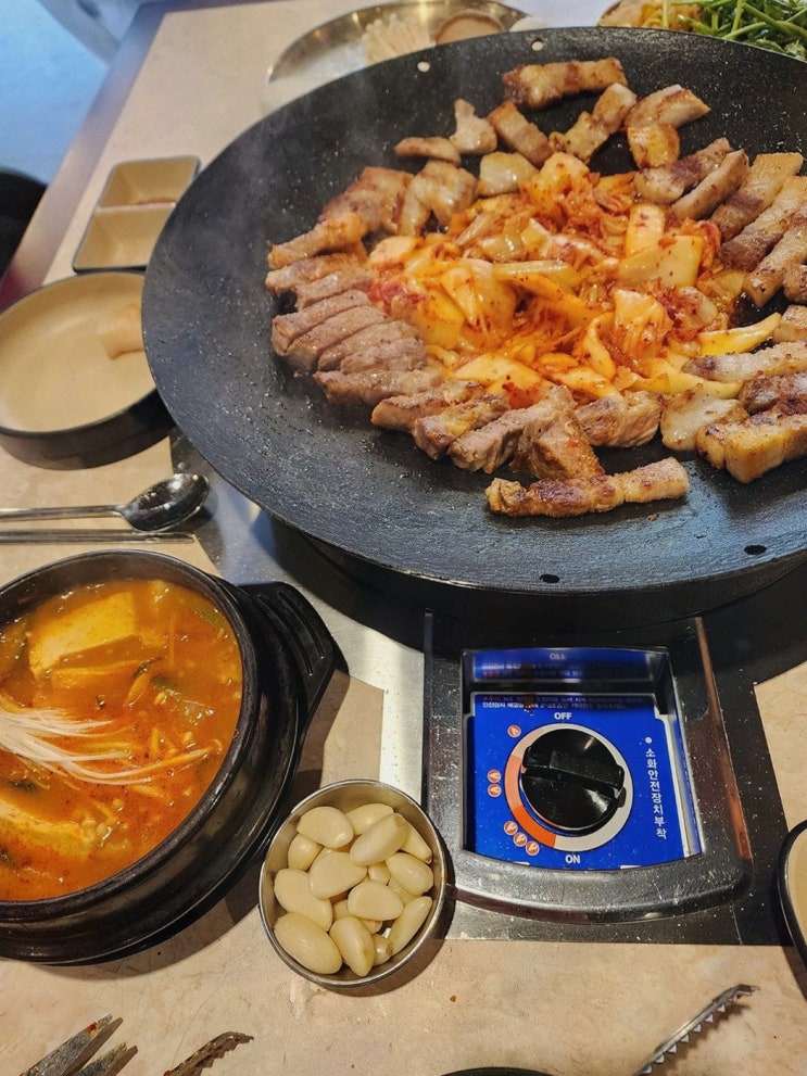  [맛집리뷰] 오복솥뚜껑 연수구청점, 냉동삼겹살의 매력에 흠뻑 빠지다