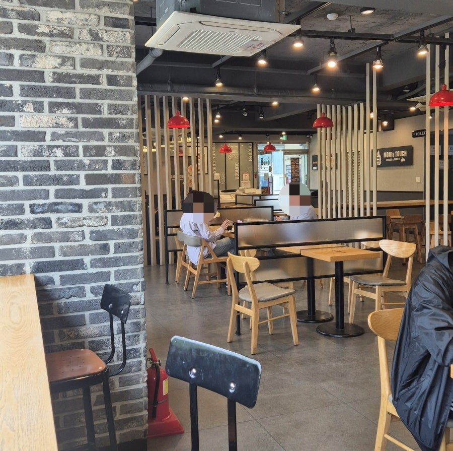 맘스터치 우장산역점 사진 2