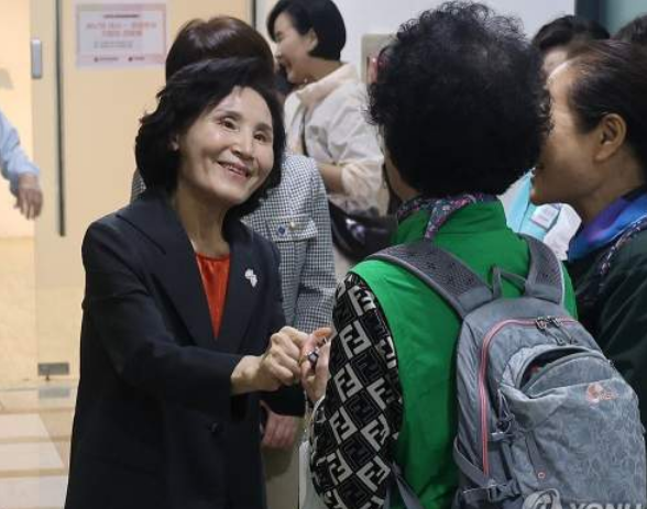 김혜경 <b>설난영 여사</b>, 조용한 대선 내조경쟁