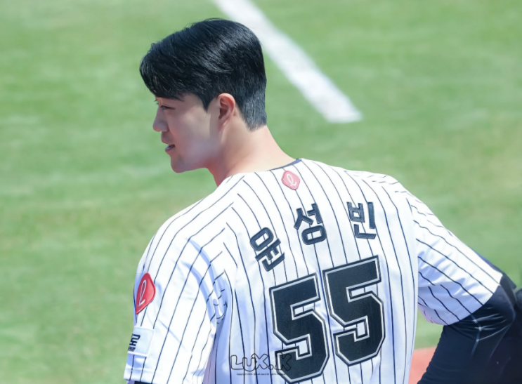 20 (화) 롯데 <b>윤성빈</b>, 1군 무대서 무너졌다. 또다시 ‘<b>제구</b>... 