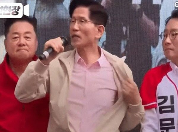  김문수, 점퍼 지퍼 내리더니 “제가 ‘방탄조끼’를 입었습니까”