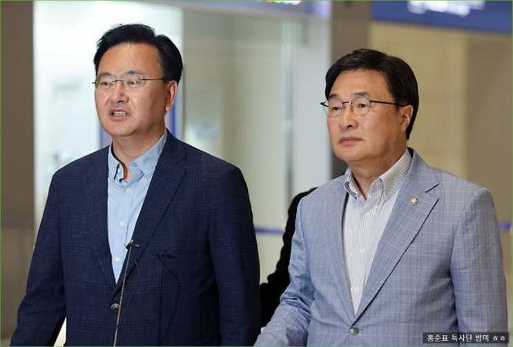 노련한 여우 <b>홍준표</b>, 특사단 <b>귀국</b> 미루고 선대위 합류 설득