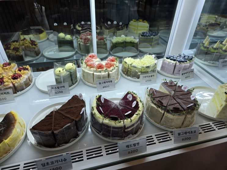  [내돈내산] 대전 가성비 케이크 종류가 20가지 넘는 디저트 카페 "땡큐베리머치" 방문 후기 (케이크 종류, 가격, 자리 , 맛 등)