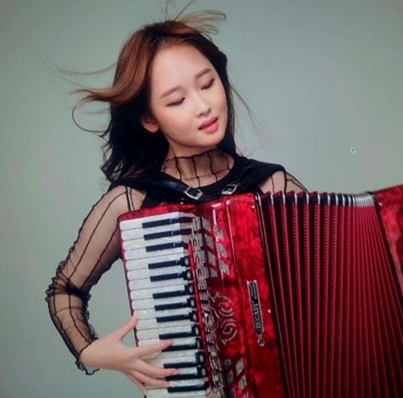 아코디언 신동 출신 트로트 신예 가수 이승연 행사 공연 페스티벌 섭외