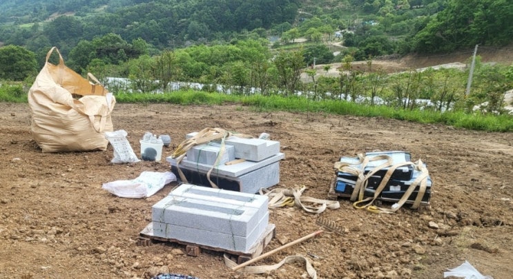  2025년 성주군 가천면 가족묘지조성공사 상석 비석4기 고인돌장의사 #손없는날 #윤달 #벌초 #이하늘장사 #장의사 #이장 #화장 #김천장의사 #구미장의사 #선산장의사 #상주장의사