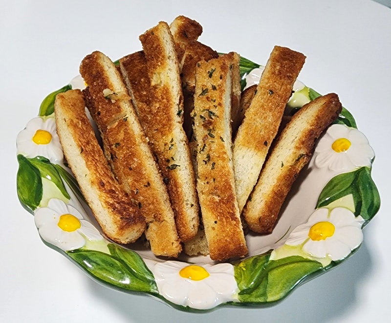멈출 수 없는 맛, 초간단 식빵 테두리 러스크 레시피