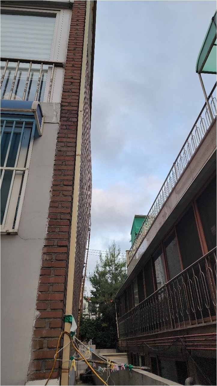 부풀어 오른 <b>외벽</b>, 불안한 주민들: <b>수원 다세대주택</b> 대피 이야기