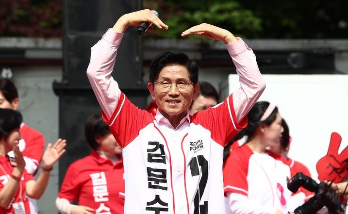 <b>김문수</b>, <b>수도권</b> 사흘째 강행군…21일 경기 북부 집중 <b>유세</b>