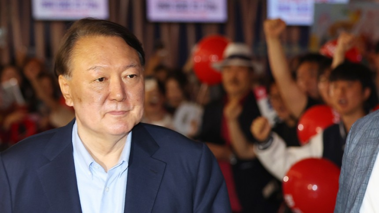 전 대통령, '<b>부정선거</b>' 다큐 <b>영화</b> <b>관람</b> 후 "좋았다" 발언 <b>논란</b>!
