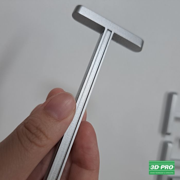  T자 모형 3D프린팅 출력 후 실버 도색 작업