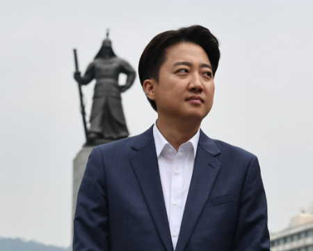 한동훈-<b>이준석</b> ‘배우자 <b>토론</b>’ <b>논란</b>, 정치권 세대 갈등까지... 