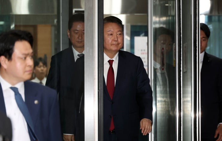 尹, 전한길 초대로 <b>영화</b> '<b>부정선거</b>' <b>관람</b>
