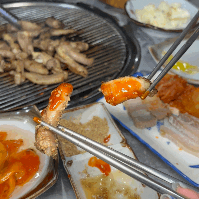  광주 용봉동 살아있네 꼼 : 어른이들 입맛 취향저격! 살아있는 국내산 생 꼼장어 소금구이