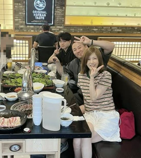 윤민수, 전처 김민지·윤후와 일본 여행…쿨한 가족 관계 ‘눈길’