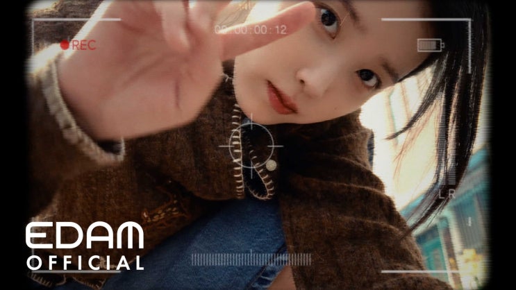 "꽃갈피 셋 트랙리스트 공개"… <b>아이유</b>, 리메이크 앨범 본격 시동