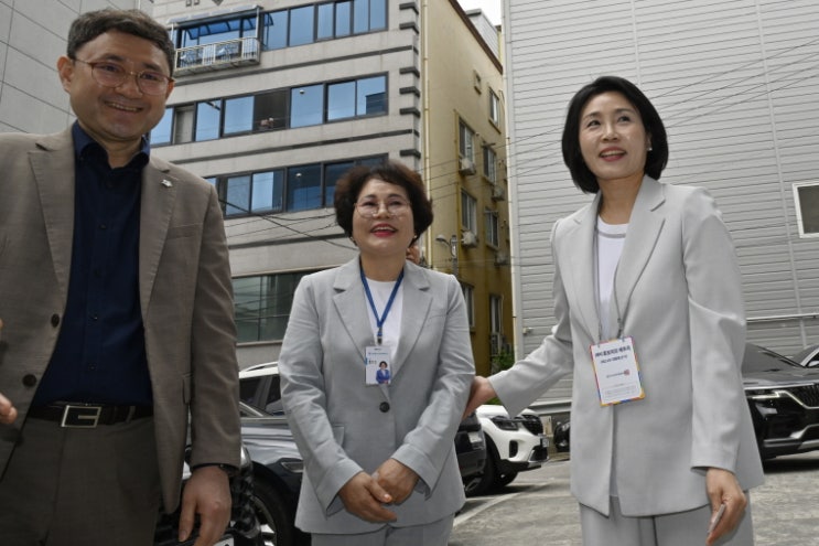 "조용하지만 따뜻하게" <b>김혜경 여사</b>, 광주서 자립준비청년과 만남