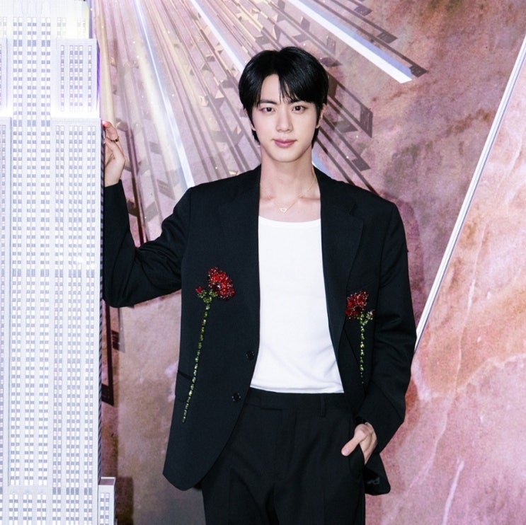 [BTS <b>방탄소년단 진</b>] 美 엠파이어 스테이트 빌딩을 물들인... 