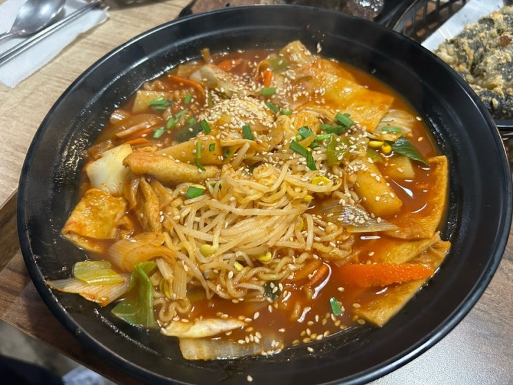  [논현/압구정] 직장인 점심시간 :: 다모아분식 :: 카멜커피 솔직후기