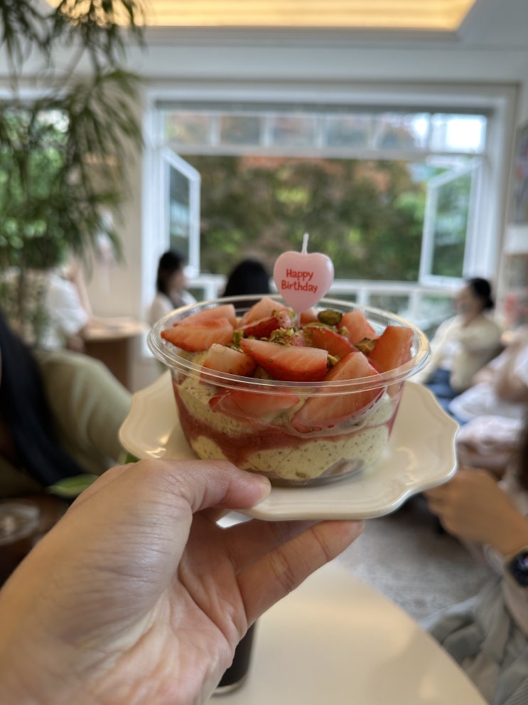  [연남] 앙 베어 베이크 : 통창이 예쁜 신상 디저트 카페 후기