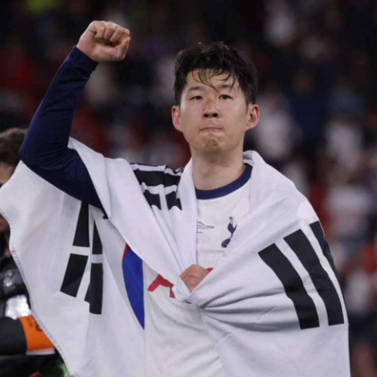 손흥민 우승 후 흘린 눈물!! 15년 동안 놓쳤던 트로피에 대한 갈망이 폭발했다!! 그리고 자랑스럽다!!(손흥민 유로파리그, 손흥민 눈물, 손흥민 태극기, 손웅정, 주장)