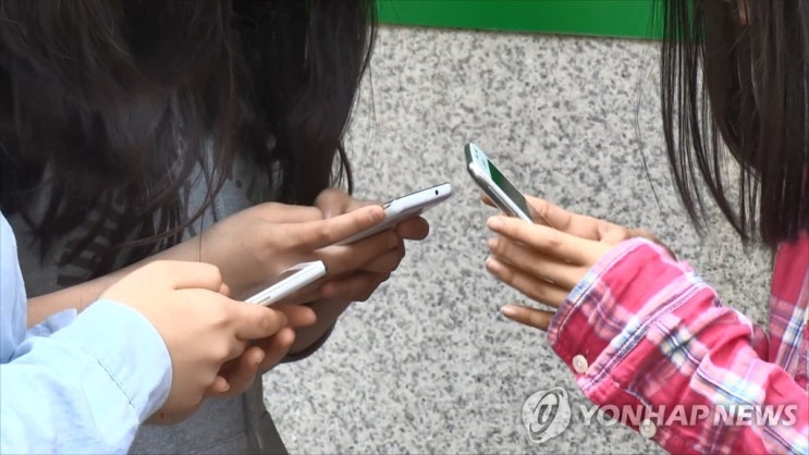 "소셜미디어 많이 사용할수록 어린이,청소년 우울 증상도 증가"