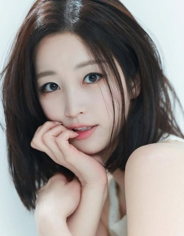  [1줄컷]‘죽어서 갈 것 같아’ 그가 돌아왔다…김나정, 4개월 만에 인스타