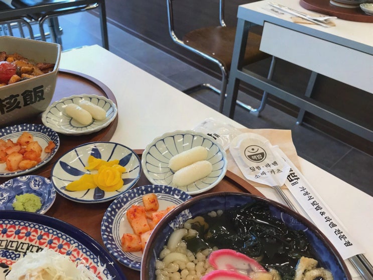  핵밥 암사점, 두툼하고 육즙이 풍부한 돈까스를 맛볼 수 있다