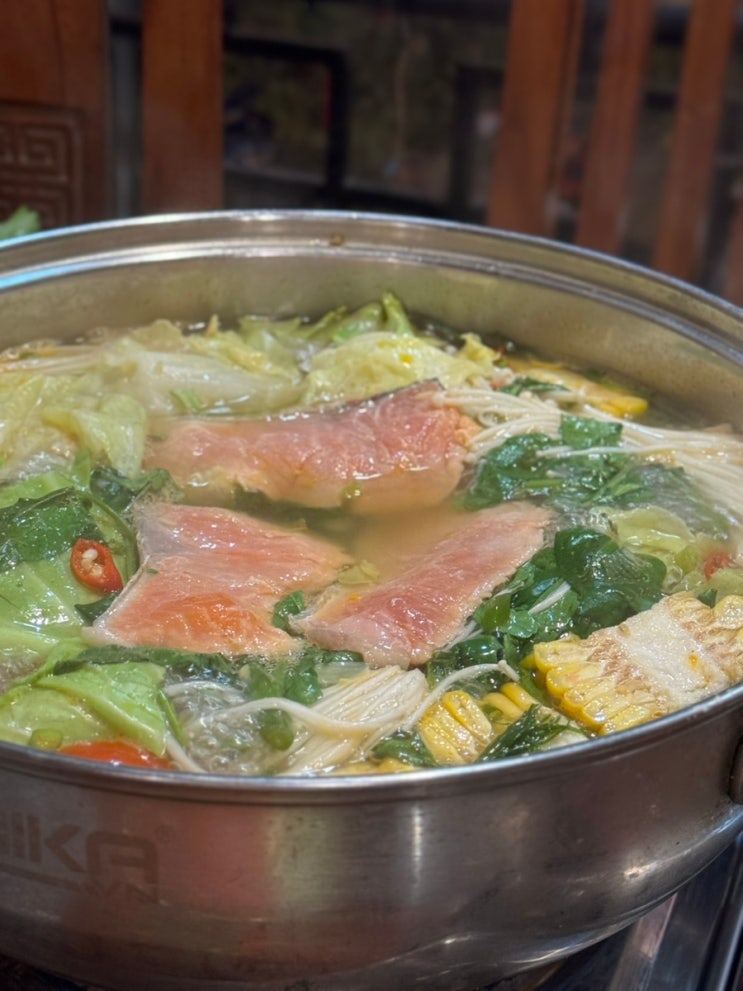  현지인 추천 사파 핫팟 맛집, 연어 킬러들 모여라