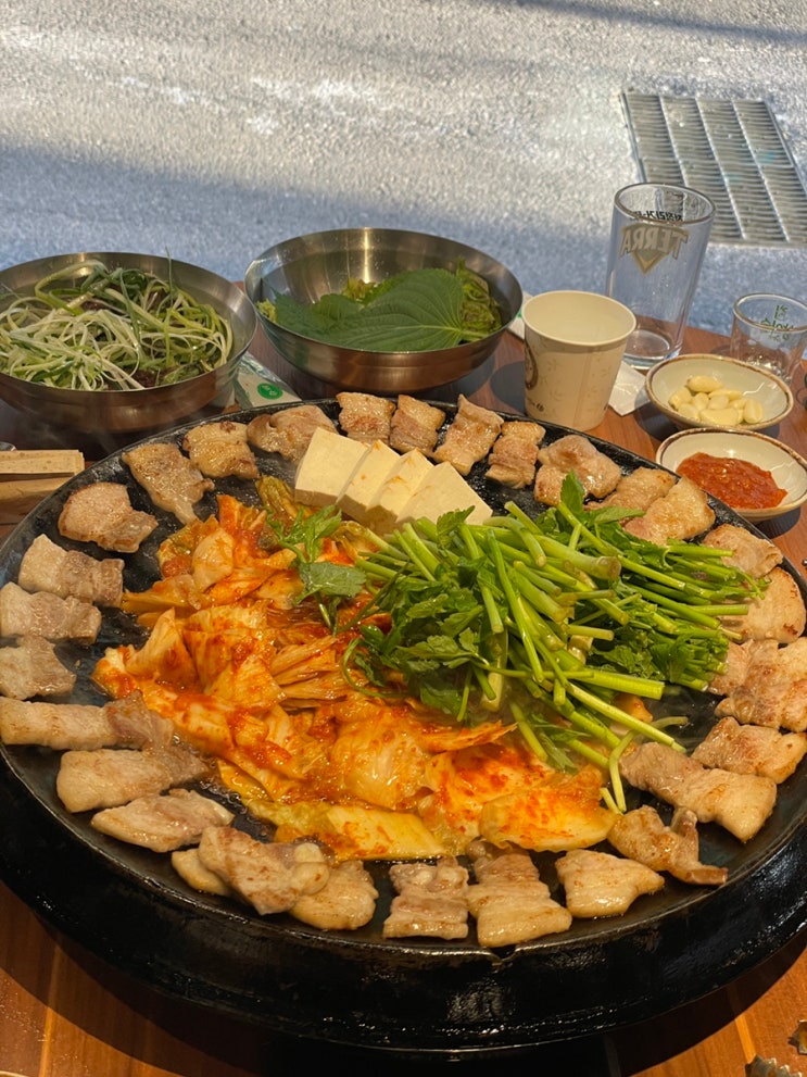  사당역 무쇠김치삼겹 사당점 (솥뚜껑삼겹살 맛집)