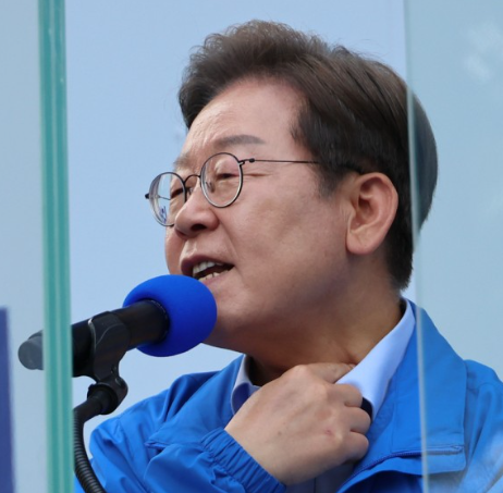 “목 찔린 게 장난입니까?” <b>이재명</b> 후보, <b>방탄 논란</b>에 직접... 