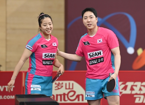 <b>임종훈</b>-<b>신유빈</b>, 세계탁구선수권서 대만 꺾고 혼복 동메달 확보