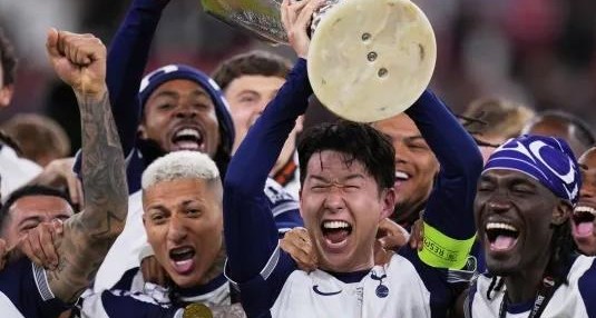 <b>손흥민</b> 유로파 <b>우승</b> 축하합니다 첫 <b>우승</b>트로피
