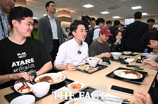 [속보] <b>이준석 후보</b> 5시 <b>긴급 기자회견</b> 예고 – 단일화 논의에... 