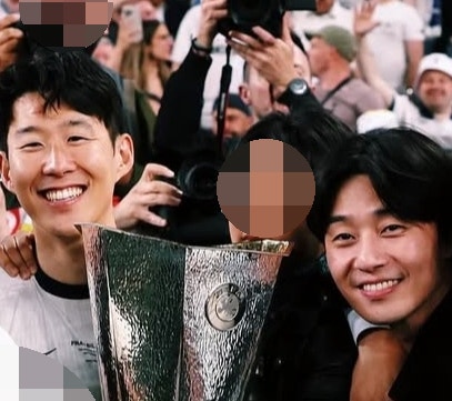 박서준이 왜 여기서 나와? <b>손흥민 우승컵</b> 들때 옆에 있었던 박서준