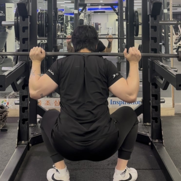  스쿼트 할 때 한쪽으로 쏠리는 현상, 정말 내전근 때문일까요?
