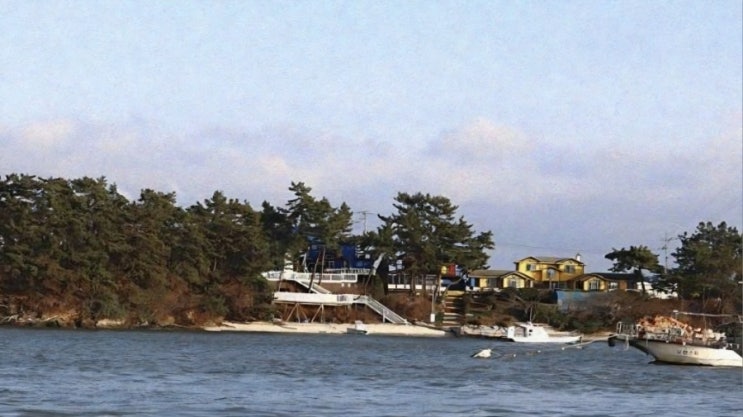  안면도 바다를 한눈에 싱싱한 자연산 회가 기다리는 영목항 오병이어횟집