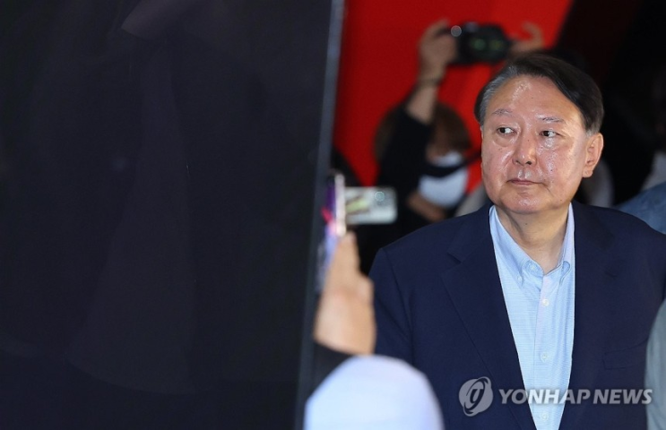 [속보] <b>윤석열</b> 대통령 <b>비화폰</b> 서버, 경찰 <b>확보</b>!  사건 전말은?