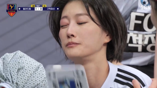  이현이, ‘골때녀’ 경기 중 안면과 복부 강타…눈 붓고 구급차까지? 안대 쓰고 눈물 흘린 사연