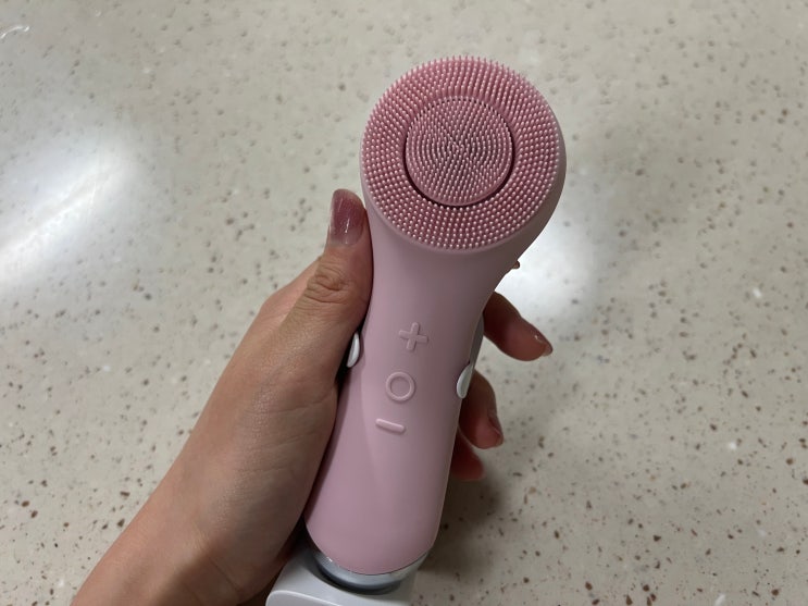  딥 클렌징이 가능한 실리콘 진동 클렌저 사용 후기