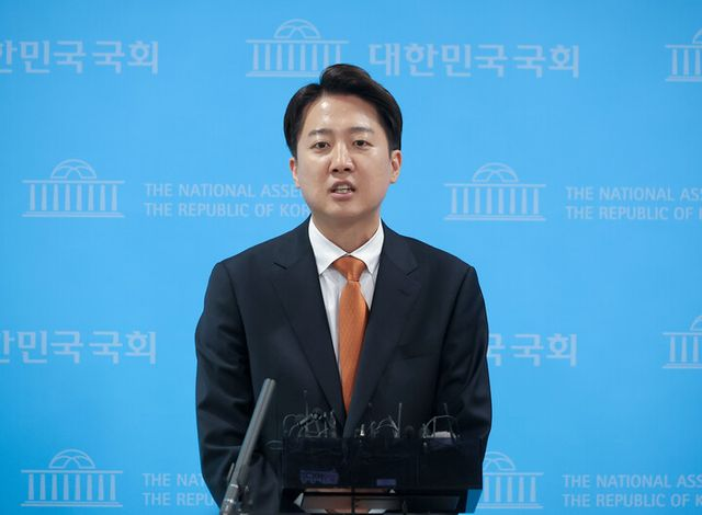 함익병 “내 또래 룸살롱 안가본 사람 없다” 발언에...이준석 “부적절·불필요”