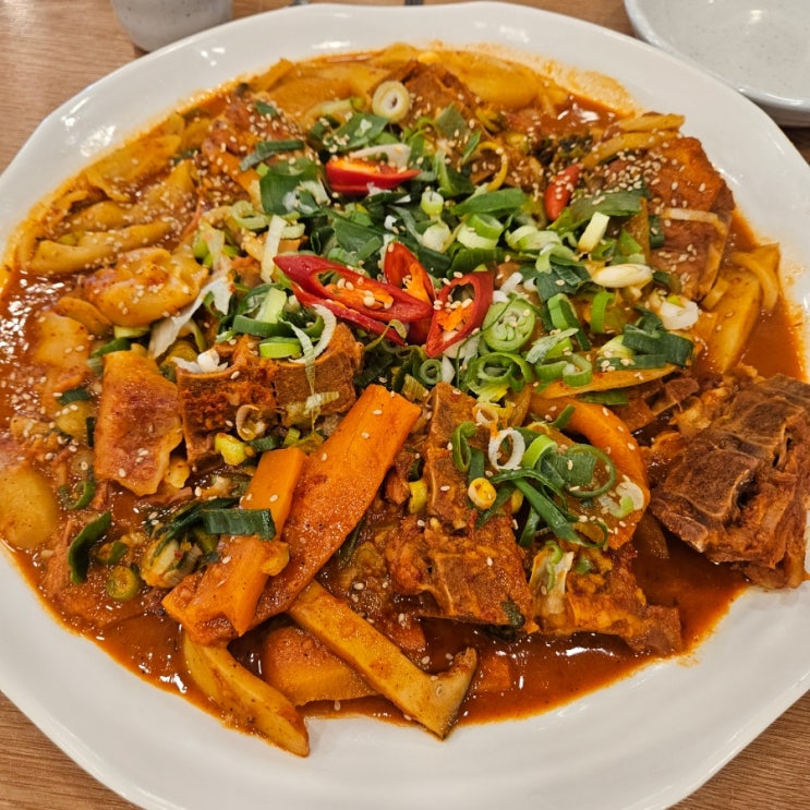 부산 연산동 식당 가족 외식하기 좋은 누리마을 감자탕&등뼈찜 연산토곡점