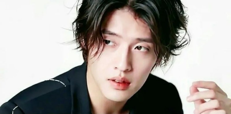 배우 강하늘의 모든 것: 반전 매력과 흥행 불패 신화의 비결은?(나이,본명,키,고향,학교)