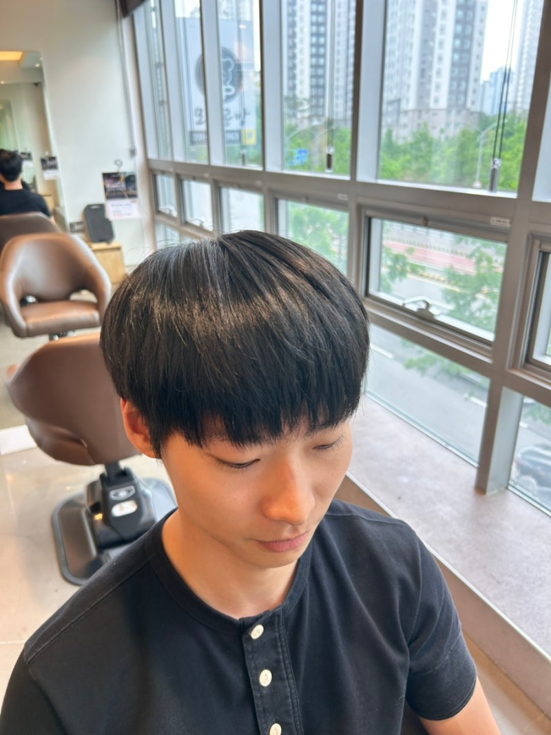 야당역 바버샵 미스터 선샤인 변요한 머리 포마드 머리 사이드 파트