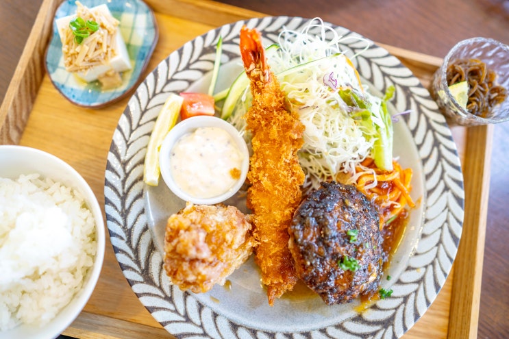  오키나와 중부 맛집: 오므라이스와 함박스테이크! 일본풍 경양식 우루마 키친 네리네 by 석영작가